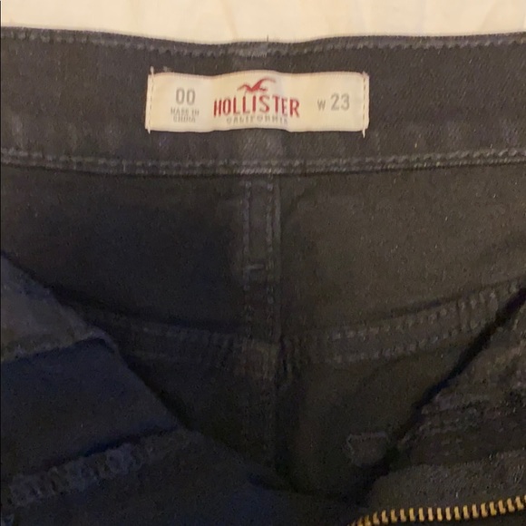 Shorts - Picture 3 of 5